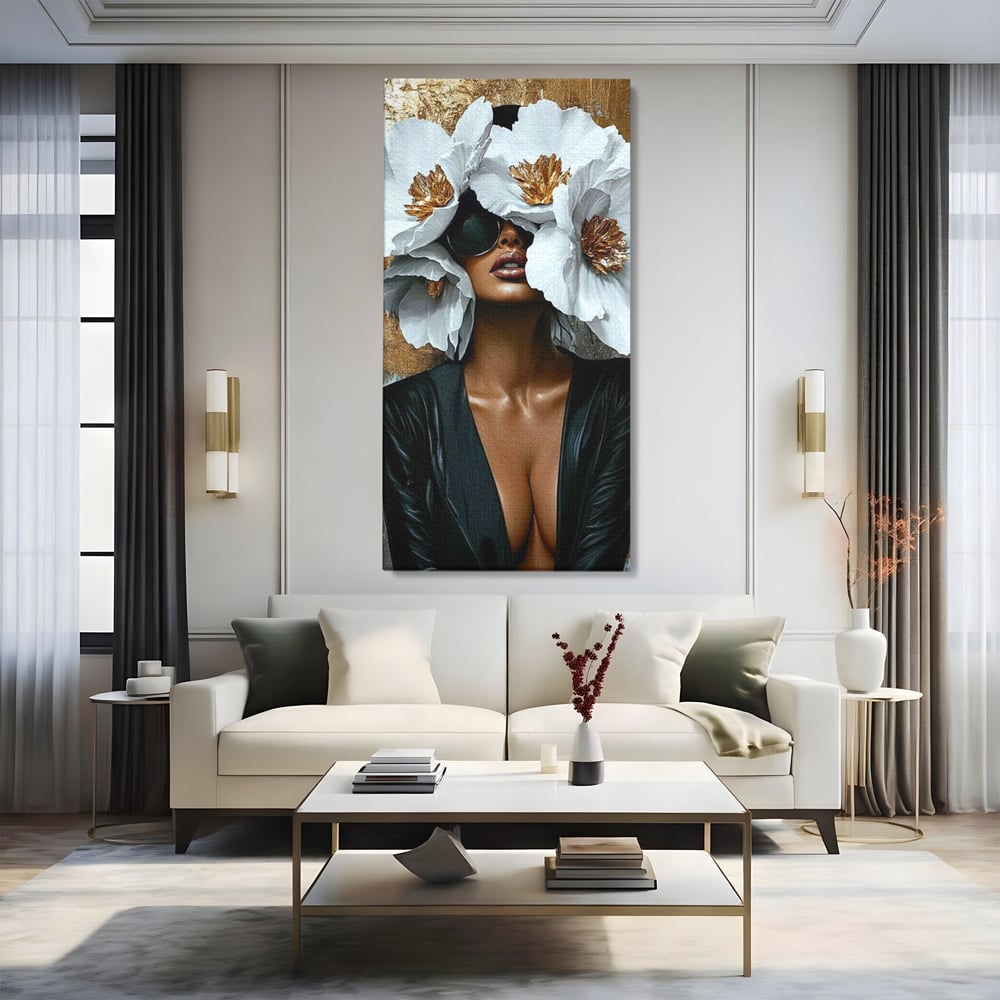 Tablou canvas cu tablou canvas cu silueta feminina, fara rama, pe sasiu de lemn, pe perete intr-un living
